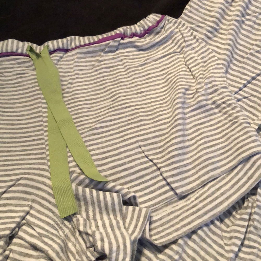 Simple Vera pajama set - Picture 3 of 3